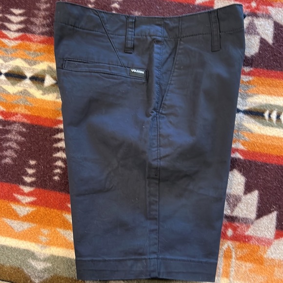 Volcom youth shorts - Picture 2 of 5